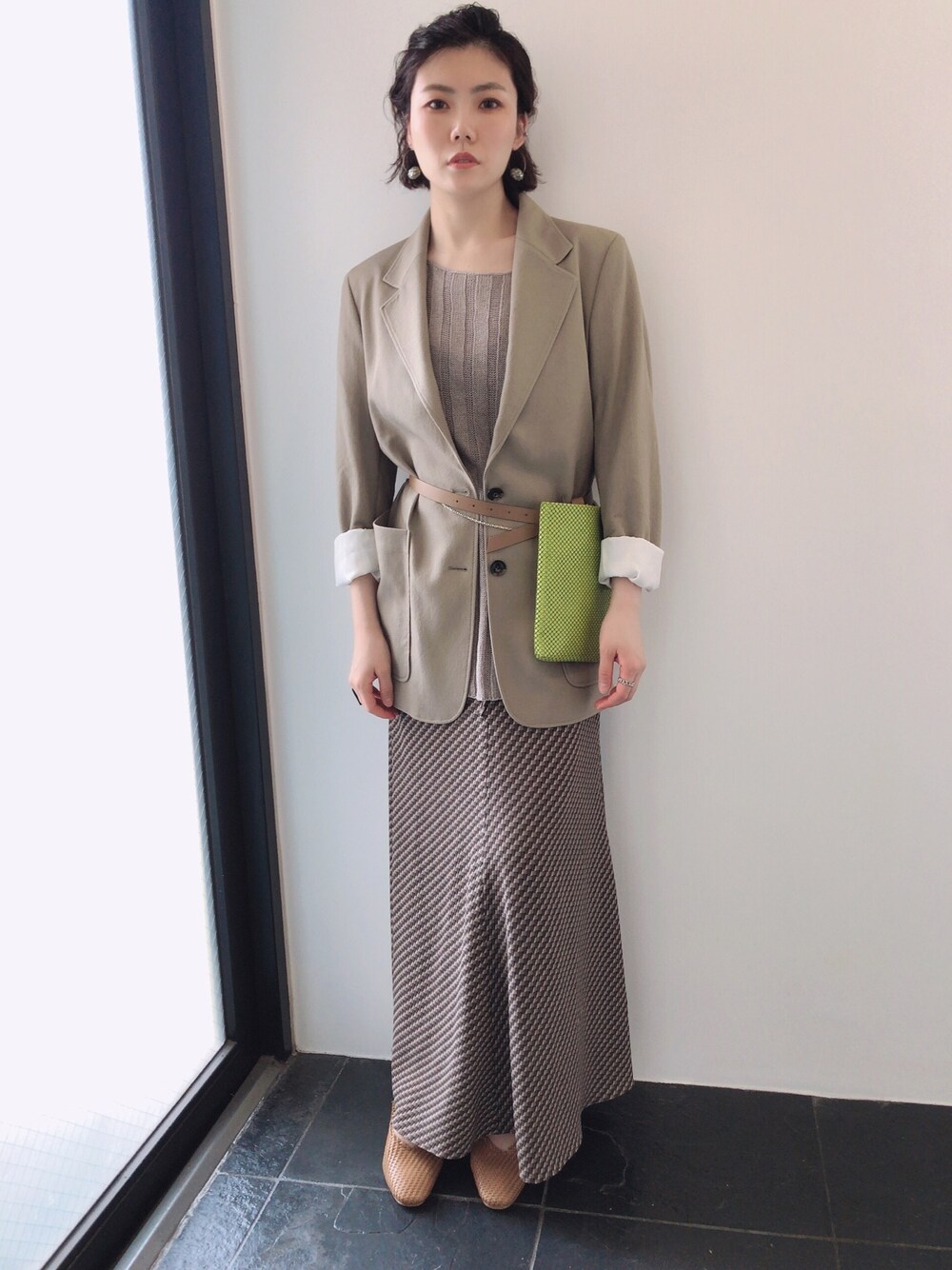 「カジュアルコーデ、大人カジュアル、大人コーデ、きれいめカジュアル、春夏コーデ、春コーデ、着回しコーデ、ピスタチオ、フレアスカート、ootd」｜「UNIQLOのジャージーテーラージャケット（その他アウター、グリーン系）」を使った、emihcさん（レディース・165cm）の春コーディネートの1枚目の写真