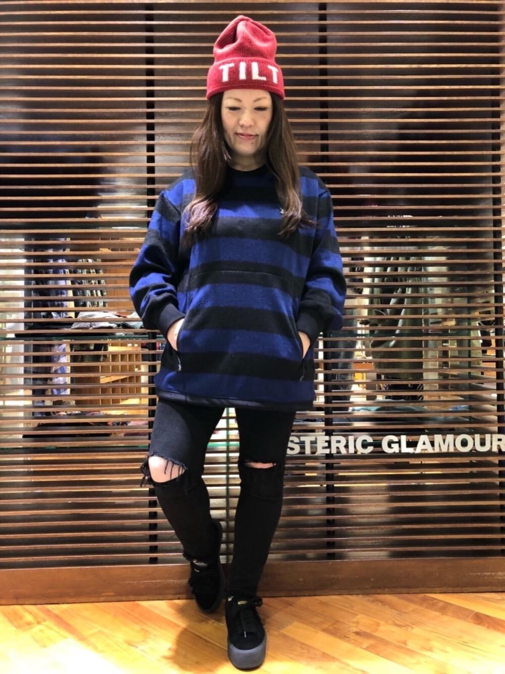 「デニム、カジュアル、ボーダー、ニットキャップ、ストリート、大人カジュアル、メンズライク、ユニセックス、Hysteric Glamour、秋コーデ」｜「HYSTERIC GLAMOURのUSED加工ISKOデニム 八分丈スリムパンツ（デニムパンツ、ブラック系）」を使った、ともさん（レディース・154cm）の秋コーディネートの1枚目の写真