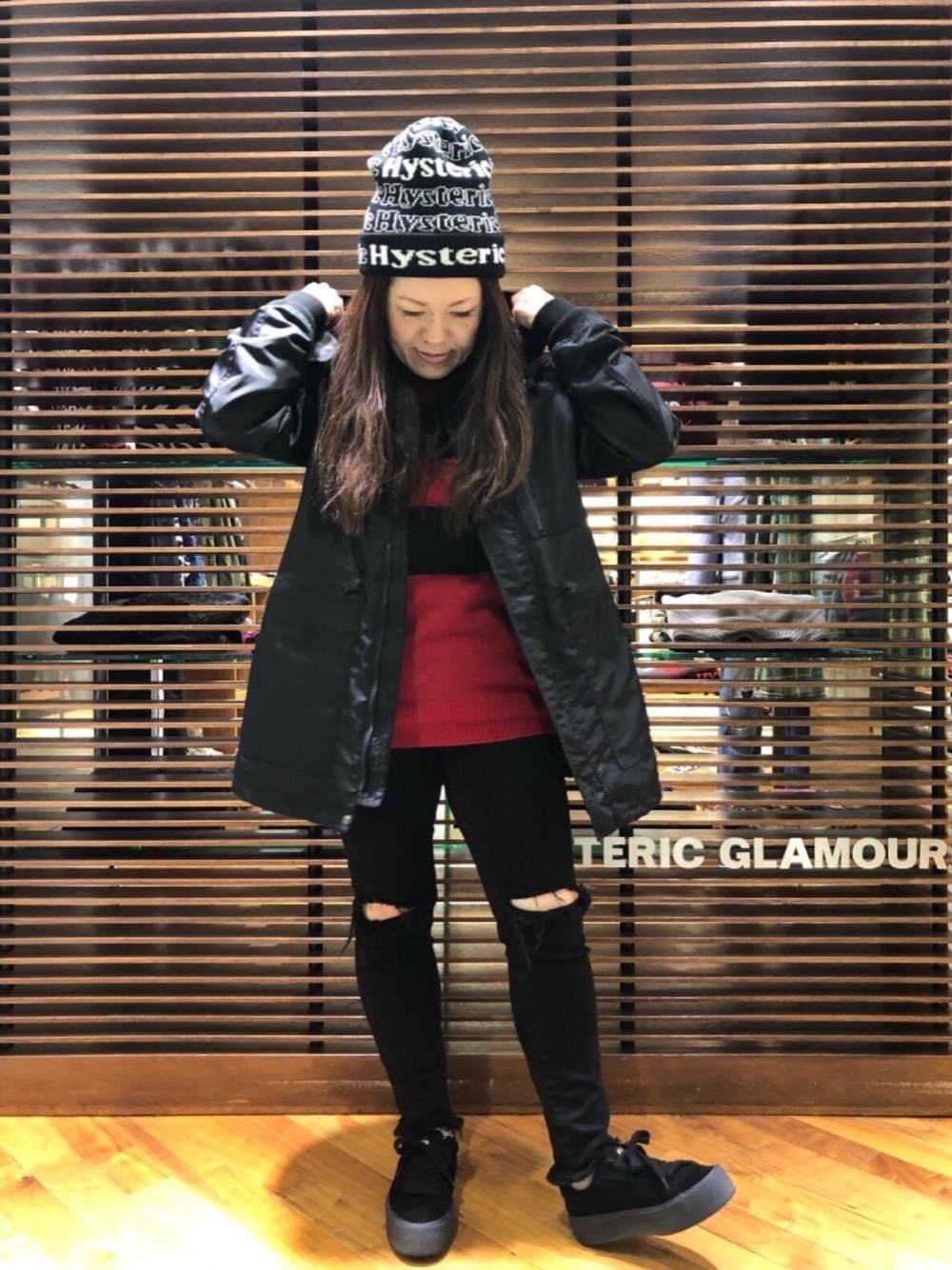 「ニット、デニム、カジュアル、ボーダー、シンプル、ニットキャップ、大人カジュアル、Hysteric Glamour、秋コーデ、メンズライクコーディネート」｜「HYSTERIC GLAMOURのUSED加工ISKOデニム 八分丈スリムパンツ（デニムパンツ、ブラック系）」を使った、ともさん（レディース・154cm）の秋コーディネートの1枚目の写真