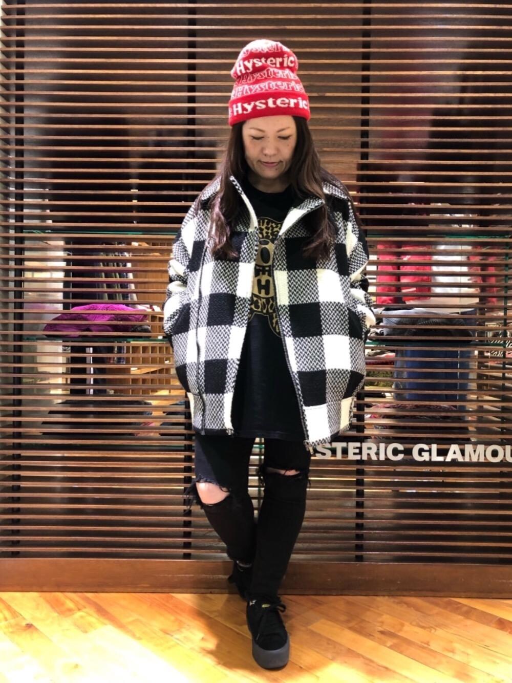 「デニム、カジュアル、シンプル、ライダース、アニマル、Tシャツ、冬コーデ、大人カジュアル、クリスマス、Hysteric Glamour」｜「HYSTERIC GLAMOURのUSED加工ISKOデニム 八分丈スリムパンツ（デニムパンツ、ブラック系）」を使った、ともさん（レディース・154cm）の秋コーディネートの1枚目の写真