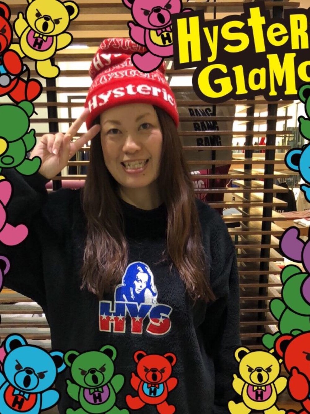 「カジュアル、シンプル、ニットキャップ、冬コーデ、大人カジュアル、クリスマス、Hysteric Glamour、ハイテク、フォトフレーム、polartec」｜「HYSTERIC GLAMOURのHYSTERIC LOGO JQ ニットキャップ（ニットキャップ/ビーニー、レッド系）」を使った、ともさん（レディース・154cm）の冬コーディネートの1枚目の写真