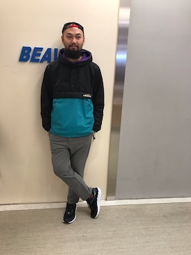 「Gramicci（グラミチ）のアイテム（パーカー）」を使った、すずき ともたかさん（メンズ・183cm）の冬コーディネート