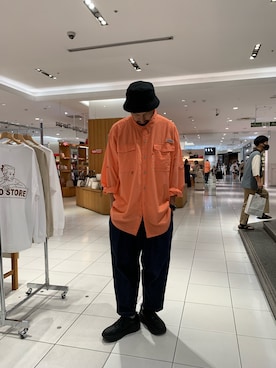 「BEAVER（ビーバー）のアイテム（パンツ）」を使った、すずき ともたかさん（メンズ・183cm）の秋コーディネート