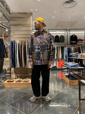 「ワイド」｜すずき ともたかさん（メンズ・183cm）の春コーディネート