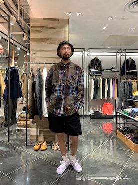 「POLeR OUTDOOR STUFF（ポーラーアウトドアスタッフ）のアイテム」を使った、すずき ともたかさん（メンズ・183cm）の春コーディネート