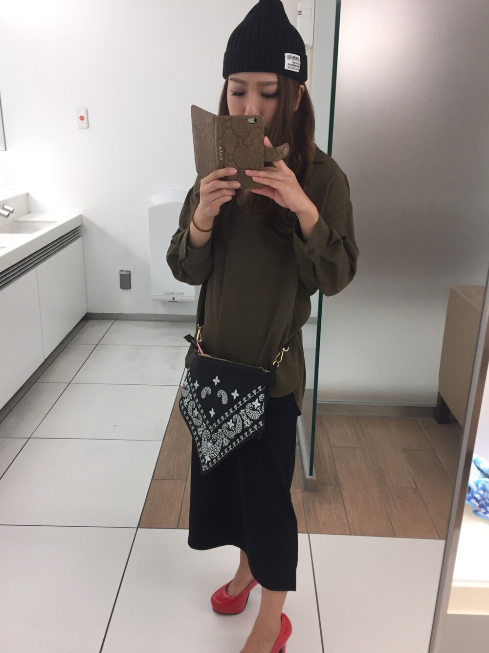 「SpRayのアイテム（シャツ/ブラウス、グリーン系）」を使った、しおぴさん（レディース・148cm）の秋コーディネートの1枚目の写真