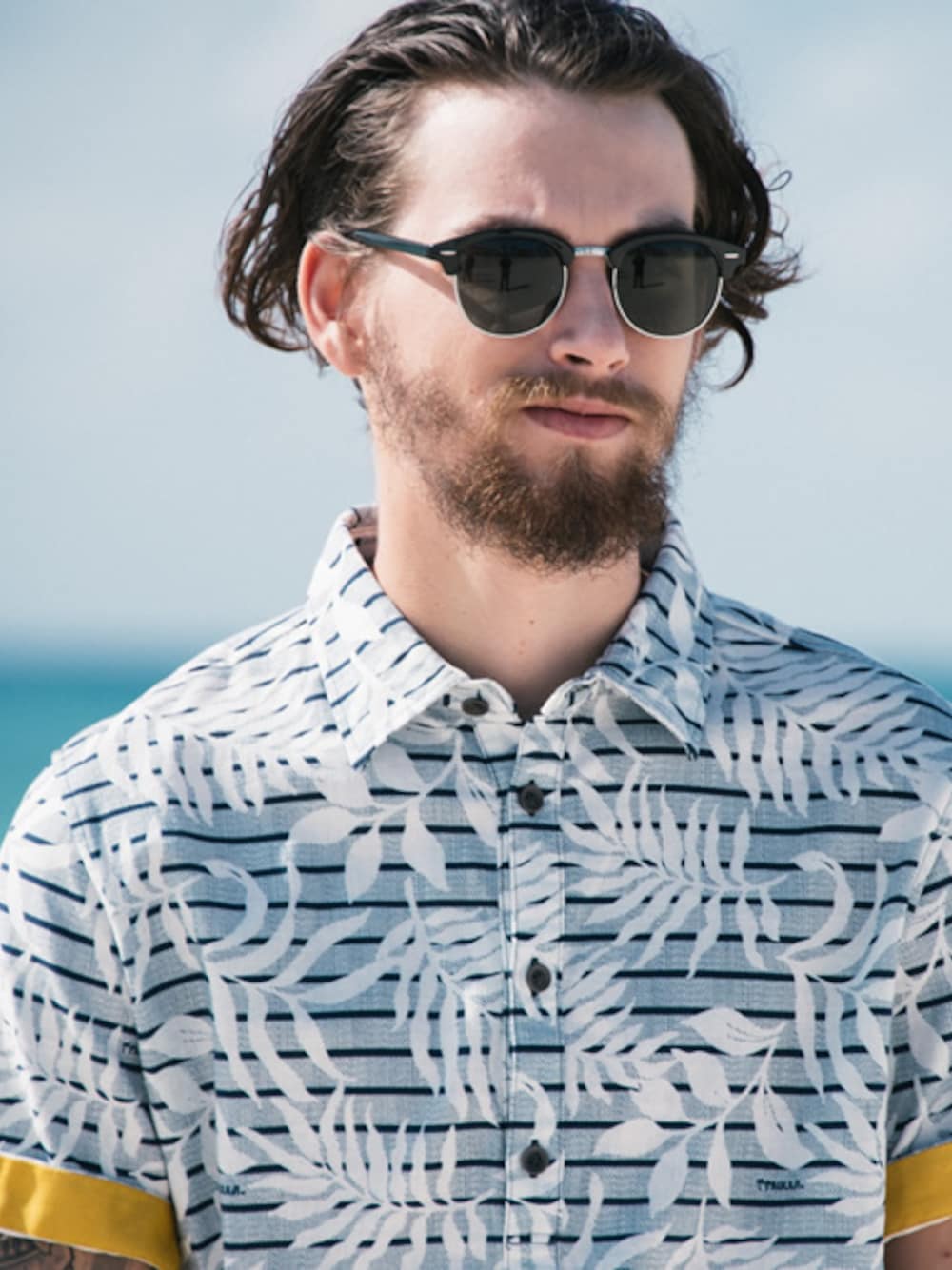 「沖縄、アロハ柄、リゾートスタイル、アロハシャツ、aloha、Okinawa、パイカジ、alohashirt、PAIKAJI」｜「PAIKAJI アロハシャツ 「RootsHibiscus」（シャツ/ブラウス、ブルー系）」を使った、ALOHA SHOP PAIKAJIさん（メンズ・178cm）の秋コーディネートの1枚目の写真