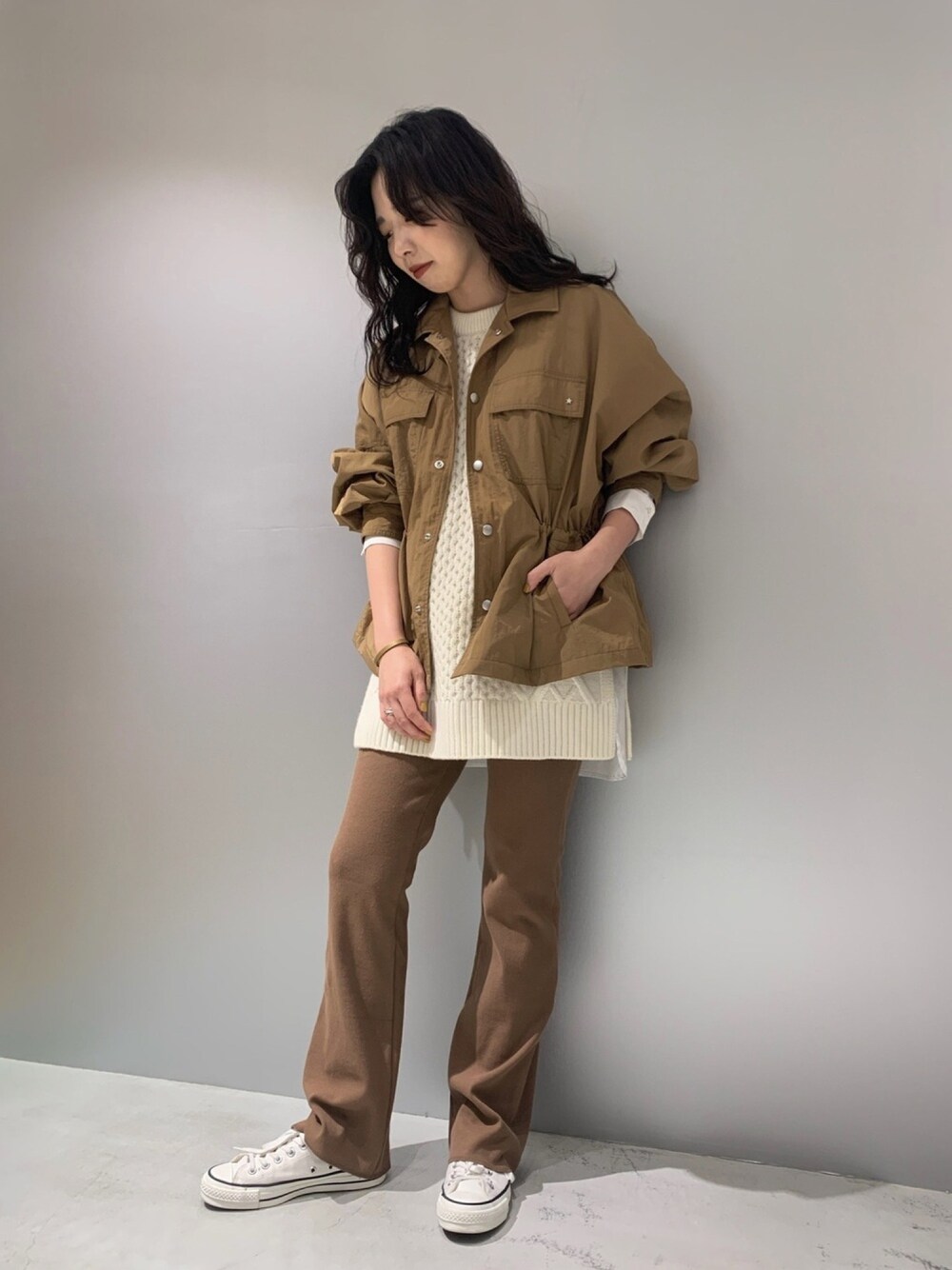 「秋のマイ旬スタイル、秋のコーデ、パンツスタイル、ビッグシルエット、低身長、ブラウンコーデ、コンバース、CONVERSE TOKYO、コンバーストウキョウ、ootd」｜「CONVERSE TOKYOのオーバーサイズブルゾン（ブルゾン、ベージュ系）」を使った、MIOさん（レディース・156cm）の秋コーディネートの1枚目の写真