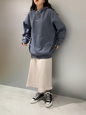 「CONVERSE TOKYO（コンバーストウキョウ）の配色ステッチパーカー（パーカー、ブルー系）」を使った、MIOさん（レディース・157cm）の冬コーディネート