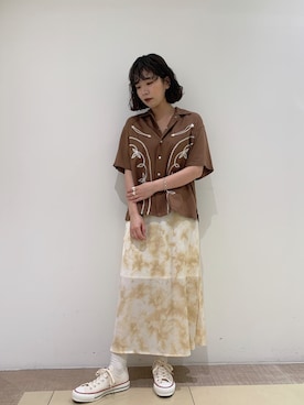 「CONVERSE TOKYO（コンバーストウキョウ）の刺繍シャツ（シャツ/ブラウス、ブラウン系）」を使った、MIOさん（レディース・157cm）の春コーディネート