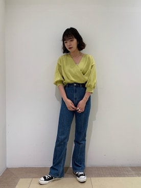 「CONVERSE TOKYO（コンバーストウキョウ）のカシュクールカットソー（Tシャツ/カットソー、イエロー系）」を使った、MIOさん（レディース・157cm）の春コーディネート