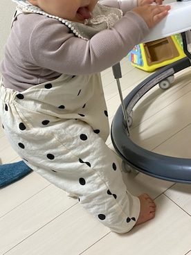 「アイテム（スタイ/よだれかけ、グレー系）」を使った、aaamo27さん（キッズ・70cm）の春コーディネート