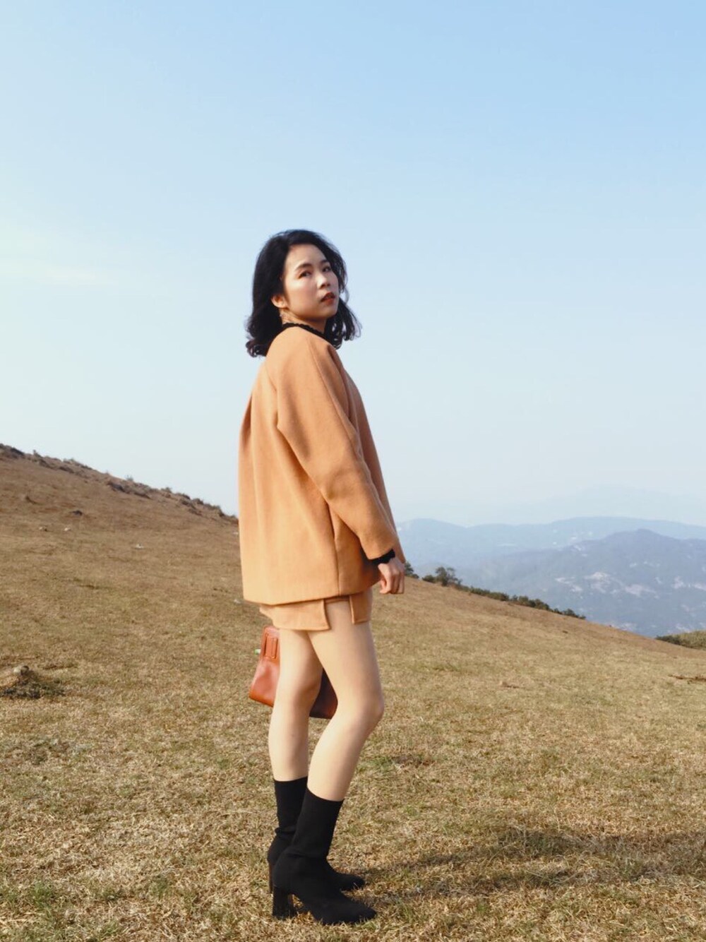 「ZARAのアイテム（ブーツ、ブラック系）」を使った、小红花为谁开さん（レディース・160cm）の春コーディネートの1枚目の写真