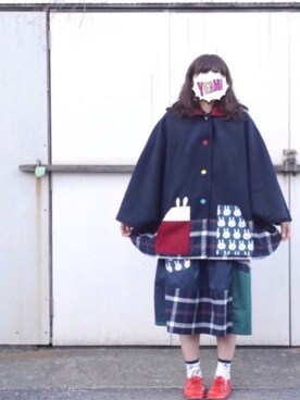 「NIRAME.CO（ニラメッコ）のアイテム（ポンチョ）」を使った、まるこさん（レディース・164cm）の冬コーディネート