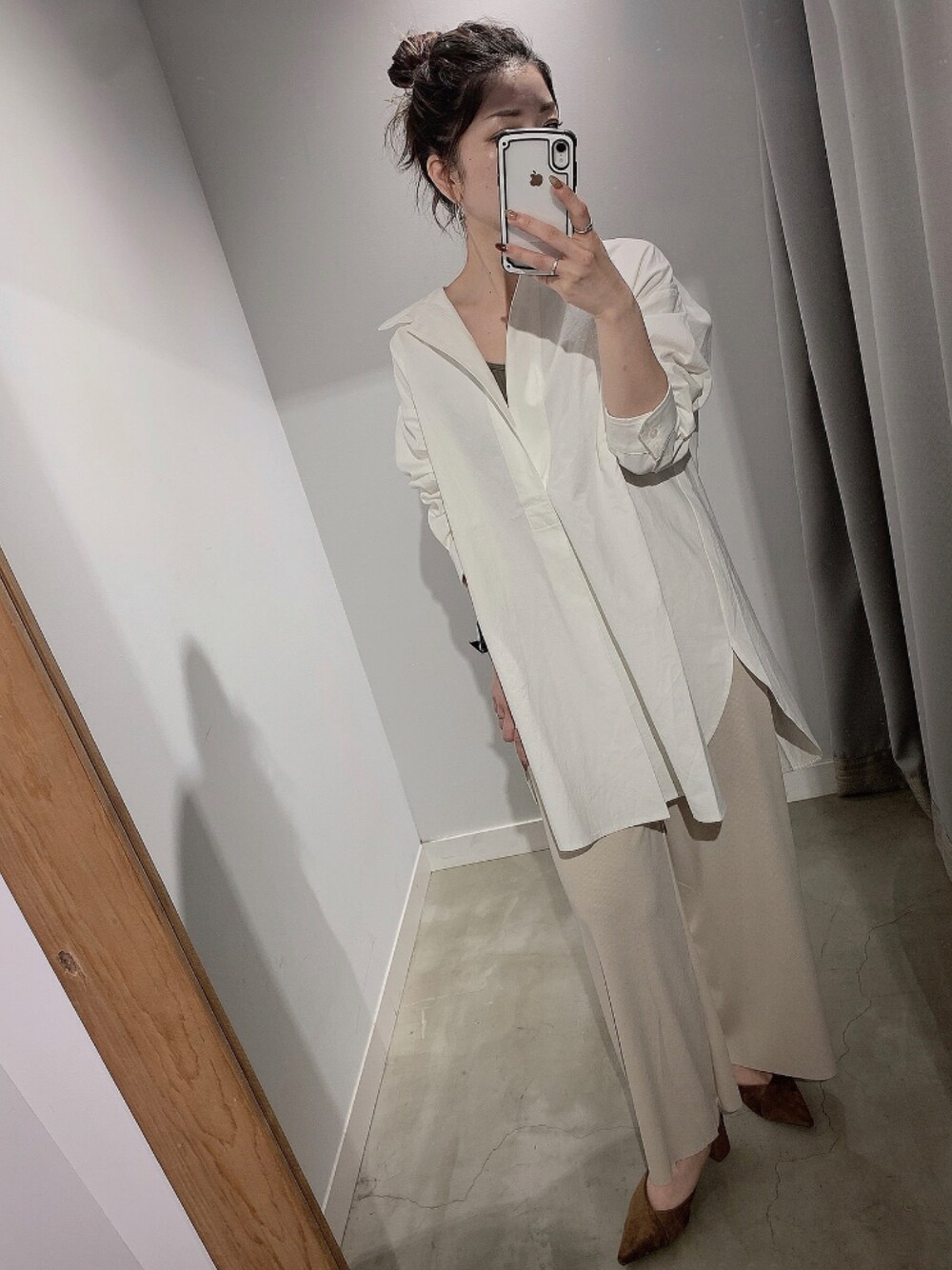 「リブパンツ、休日スタイル、春、シンプルコーデ、春コーデ、シャツスタイル、低身長、オトナカジュアル、オトナ女子」｜「Auntie Rosa Holidayの【Holiday】スキッパーロングシャツ（シャツ/ブラウス、グリーン系）」を使った、ぉマメさん（レディース・152cm）の冬コーディネートの1枚目の写真