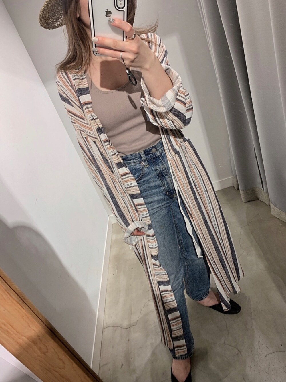 「ガウン、大人カジュアル、サンダル、春コーデ、麦わら帽子、オトナカジュアル」｜「Auntie Rosa Holidayの【Holiday】”ENCREAM”stripe Gown（カーディガン/ボレロ、その他）」を使った、ぉマメさん（レディース・152cm）の春コーディネートの1枚目の写真