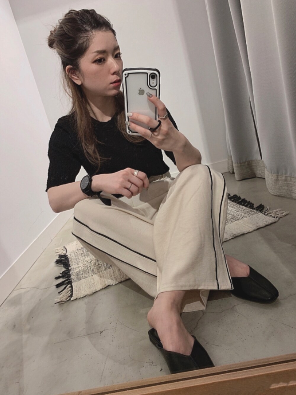 「大人カジュアル、サンダル、白パンツ、パンツスタイル、春コーデ、オトナカジュアル、ラインパンツ」｜「Auntie Rosa Holidayのアイテム（パンツ、ホワイト系）」を使った、ぉマメさん（レディース・152cm）の春コーディネートの1枚目の写真