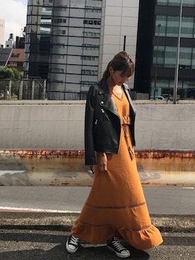 「ワンピース×スニーカー」｜「アイテム（ライダースジャケット）」を使った、🍊さん（レディース・157cm）の秋コーディネート