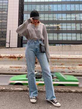 👯‍♀️ is wearing Vicente "Henryネックtops"
