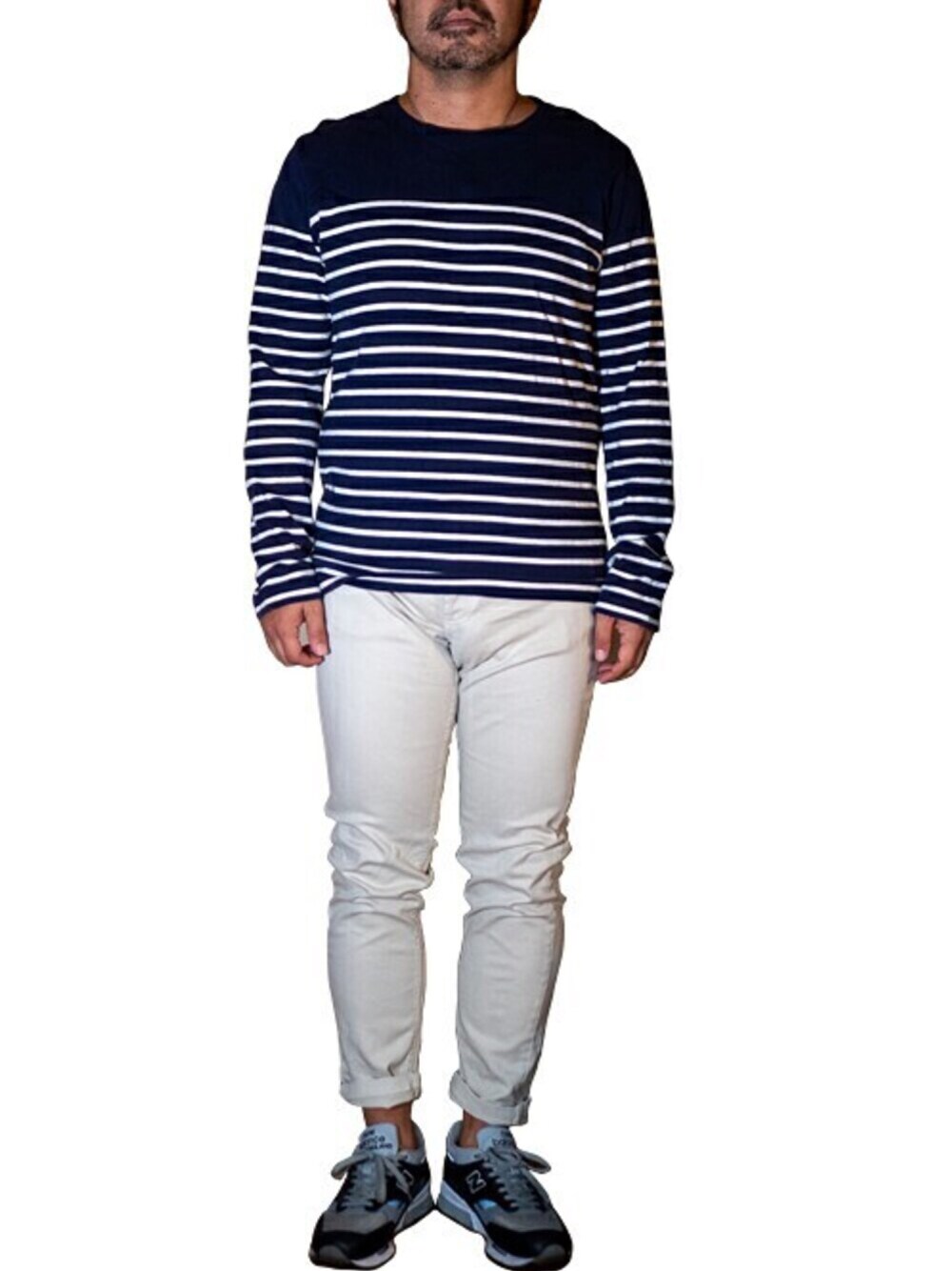 その他のTシャツ/カットソー、ベージュ系のパンツを着用したメンズの秋コーディネートの1枚目の写真