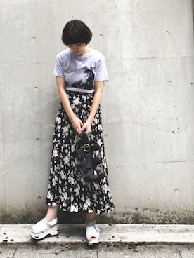「パープル×黒」｜「アイテム（サンダル）」を使った、えがさん（レディース・164cm）の夏コーディネート