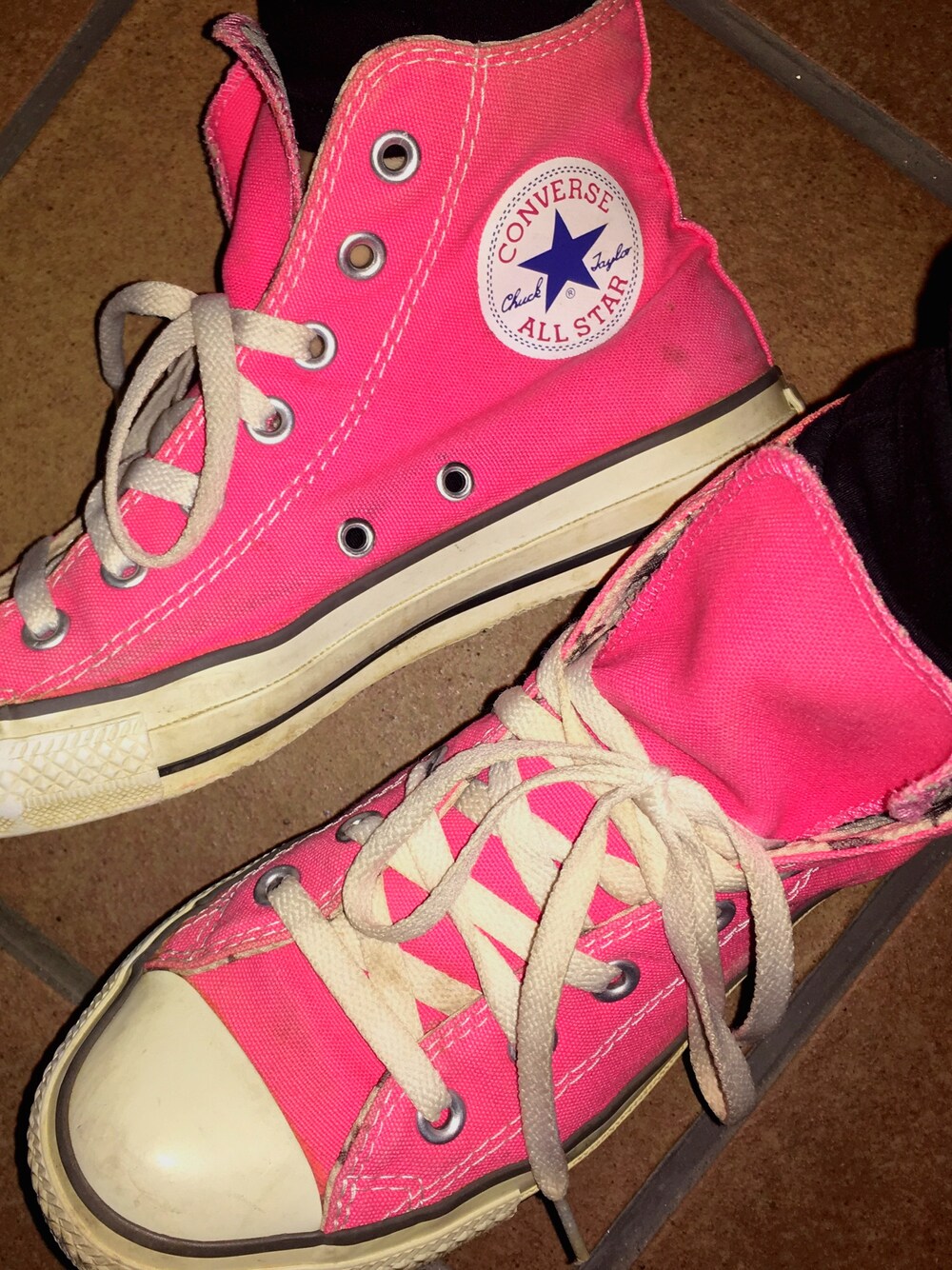 「ピンク、シューズ、コンバース、オールスター、ハイカットスニーカー、可愛い、スニーカー、カジュアル、converse、ALL STAR」｜「CONVERSEのCONVERSE ALLSTAR IN-STARMAL HI（スニーカー、ピンク系）」を使った、naaさん（レディース・167cm）の冬コーディネートの1枚目の写真
