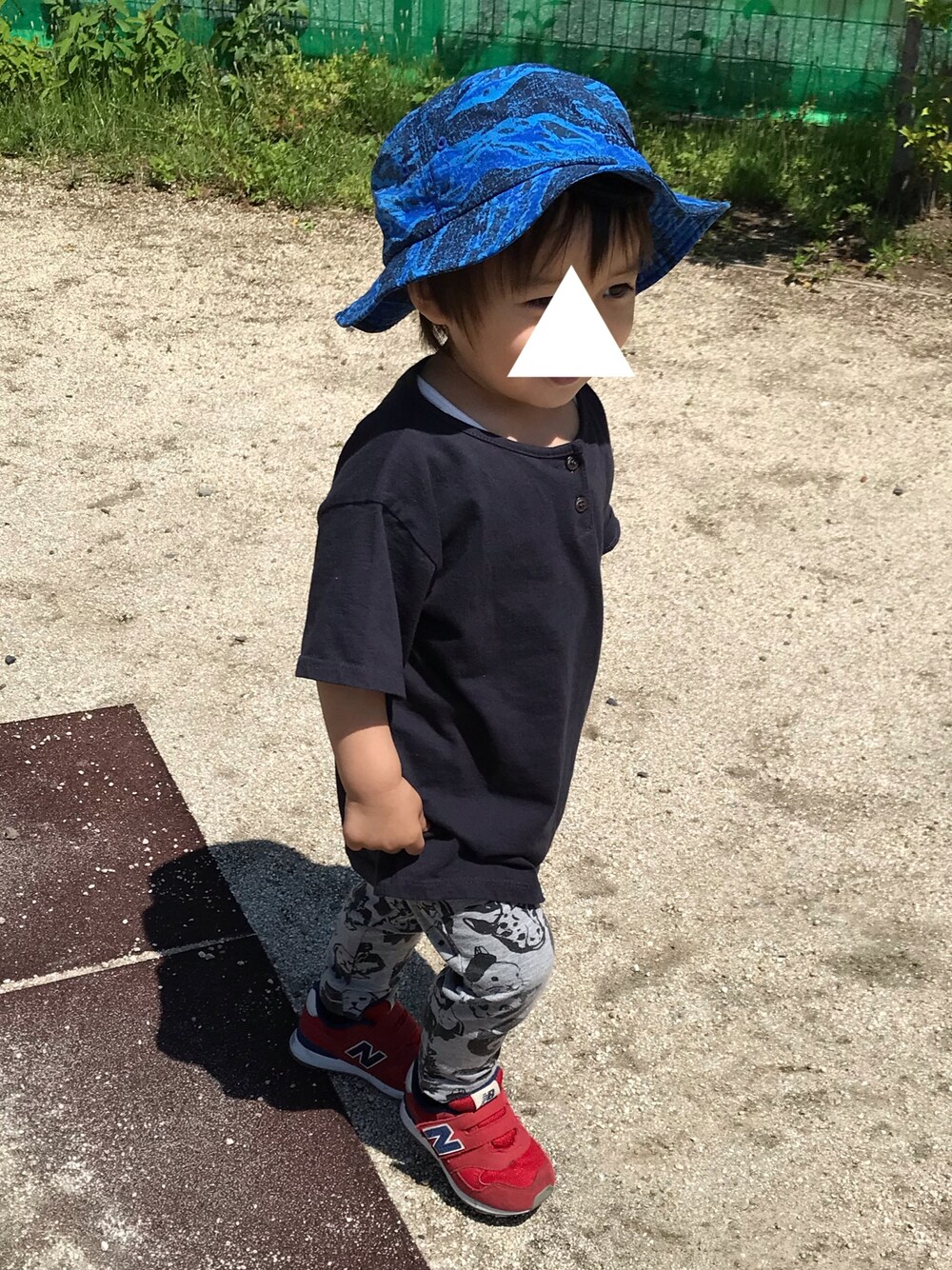 「男の子コーデ、むすこーで、夏コーデ、2歳」｜「THE NORTH FACEのTHE NORTH FACE Bucketハット（ハット、ブルー系）」を使った、sean111さん（キッズ・90cm）の春コーディネートの1枚目の写真