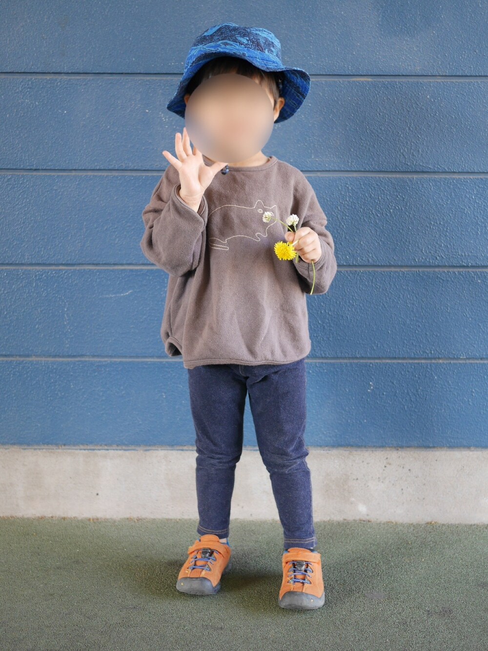 「休日スタイル、キッズファッション、男の子、4歳、むすこーで、韓国子供服」｜「LalaClosetのアイテム（Tシャツ/カットソー、グレー系）」を使った、sean111さん（キッズ・100cm）の春コーディネートの1枚目の写真