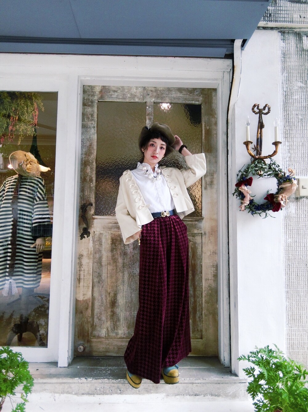 「outfit、Choucas、vintage style、カオリノモリ」｜「VINTAGEのアイテム（ジャケット/アウター、ベージュ系）」を使った、木塔麻さん（レディース・160cm）の冬コーディネートの1枚目の写真