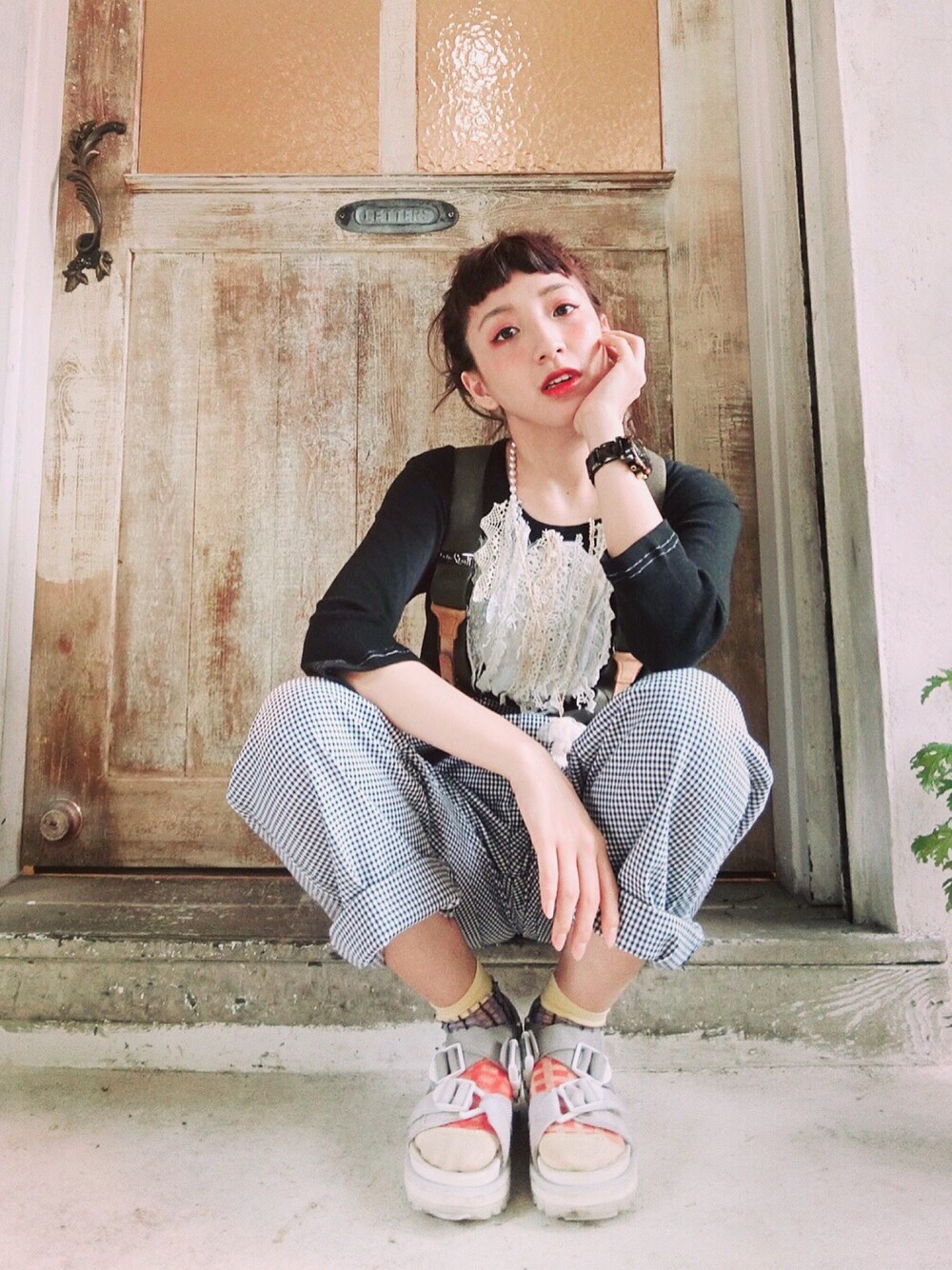 「outfit、handmade、yu:yu、sedmikrasky、black、control freak、Choucas」｜「yu:yu:のアイテム（トップス、ブラック系）」を使った、木塔麻さん（レディース・160cm）の春コーディネートの1枚目の写真