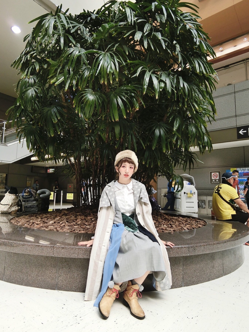 「Guri、airport、JI'NE、outfit、TOKYO、dot、Choucas、Kastane」｜「guriのアイテム（ジャケット/アウター、ベージュ系）」を使った、木塔麻さん（レディース・160cm）の秋コーディネートの1枚目の写真