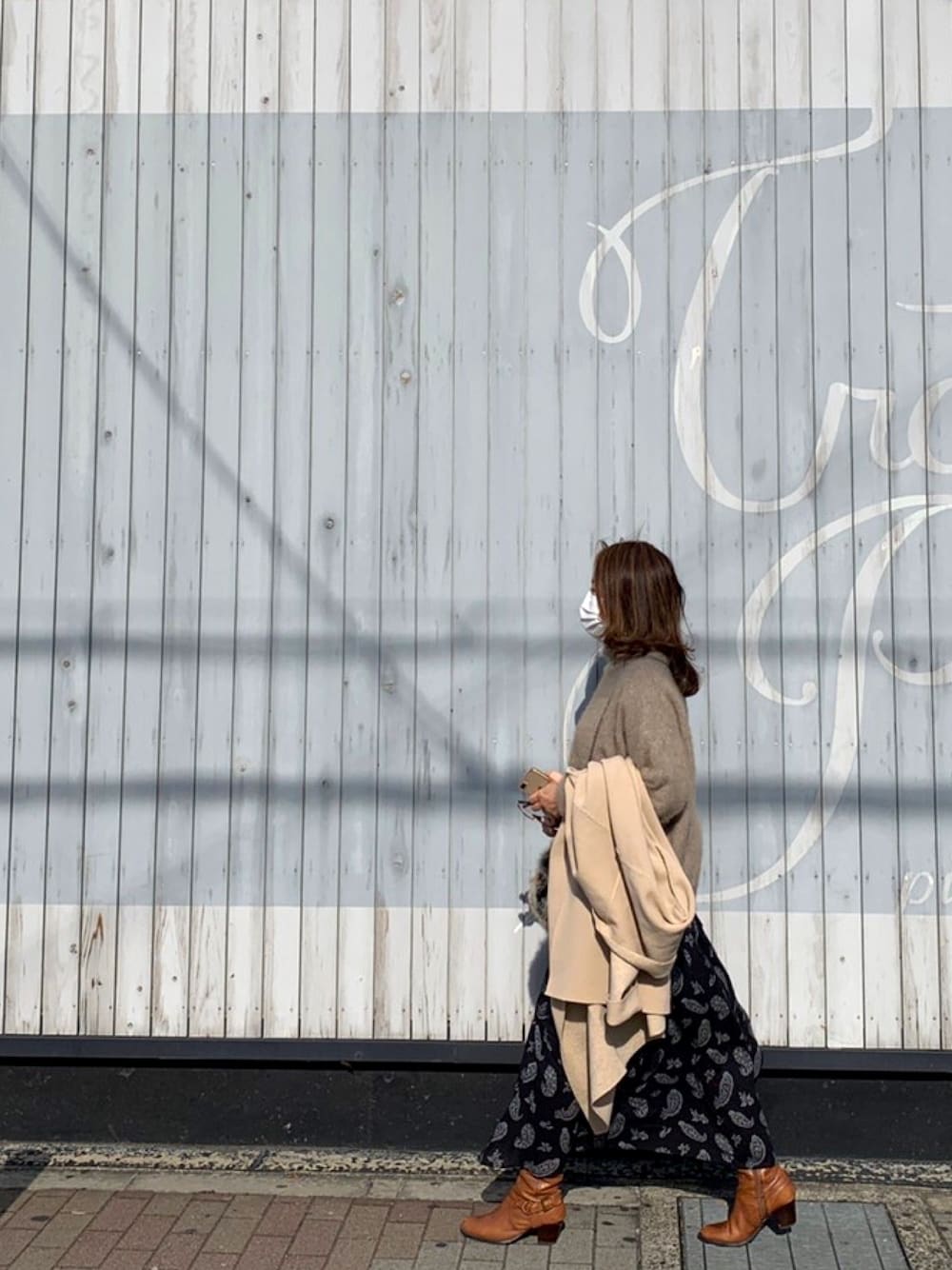 「オーバーサイズニット、relume、ロングシャツワンピ、ZARA、50代コーデ」｜「JOURNAL STANDARD relumeのライトRiverリバーシブルマフラーコート◆（その他アウター、ベージュ系）」を使った、＊cathe-rine＊さん（レディース・162cm）の冬コーディネートの1枚目の写真