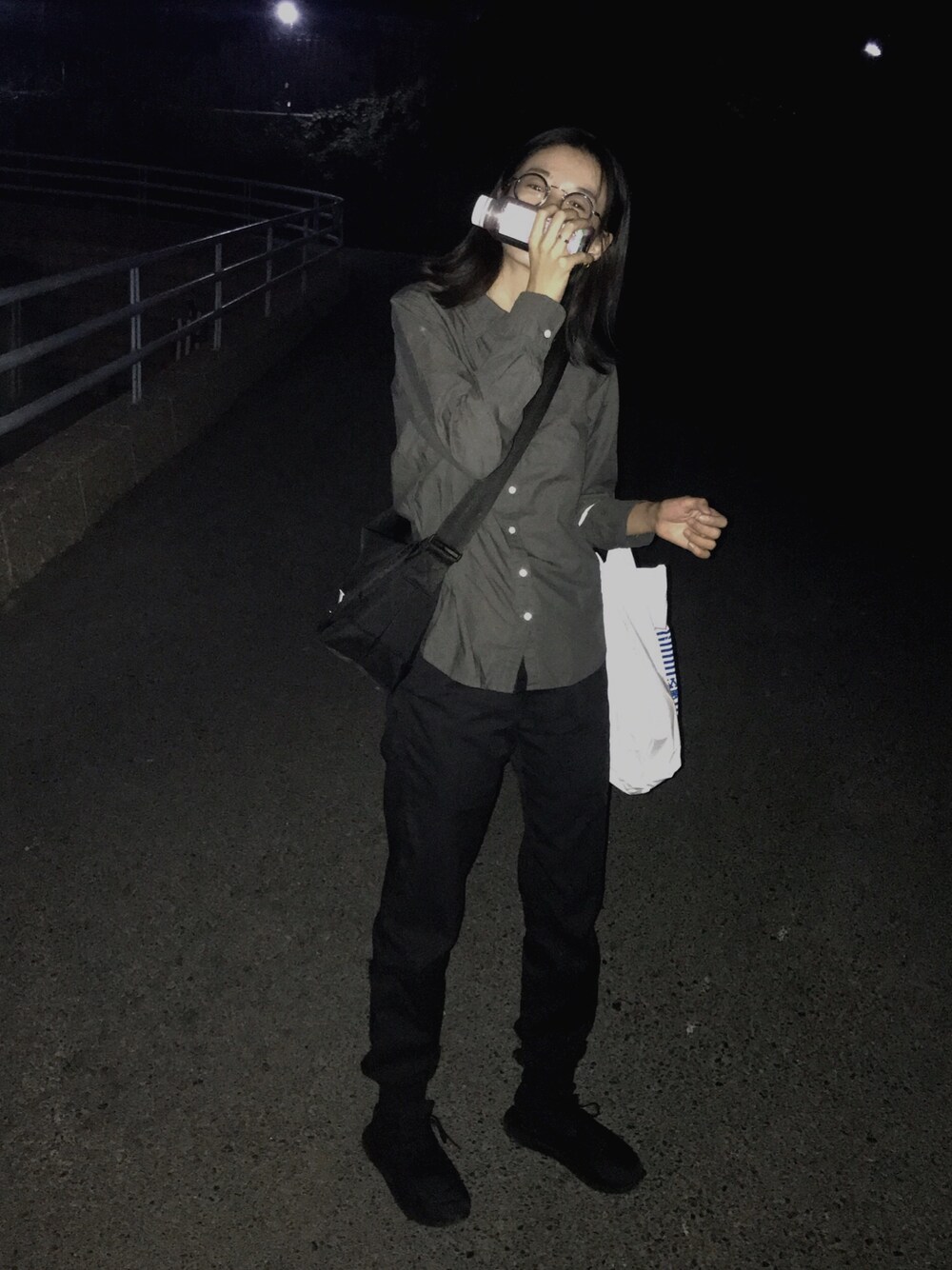 「Y-3、yohjiyamamoto、Cartier、Y's、carharrt、MUJI」｜「mujiのアイテム（シャツ/ブラウス、グレー系）」を使った、小索さん（レディース・165cm）の秋コーディネートの1枚目の写真
