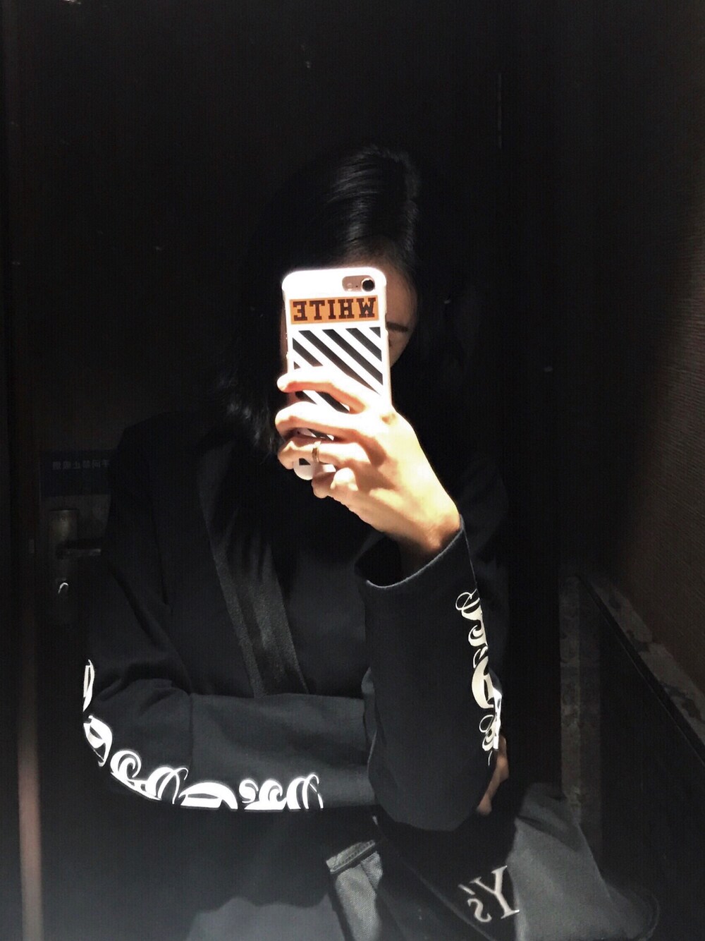 「Y's、5cm、off white、Cartier」｜「off whiteのアイテム（その他、ホワイト系）」を使った、小索さん（レディース・165cm）の秋コーディネートの1枚目の写真
