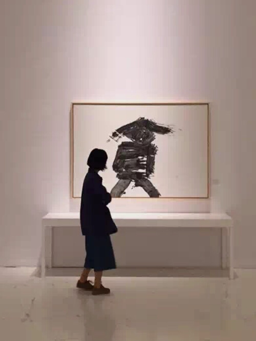 「井上有一」｜「井上有一のアイテム（ポスター/アート、ブラック系）」を使った、小索さん（レディース・165cm）の夏コーディネートの1枚目の写真