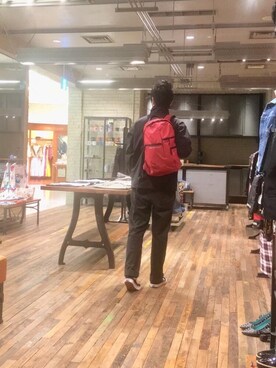 「アイテム（トートバッグ、レッド系）」を使った、K.ODAさん（メンズ・182cm）の春コーディネート