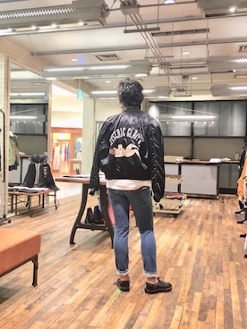 「長袖シャツ」｜「アイテム（スカジャン）」を使った、K.ODAさん（メンズ・182cm）の秋コーディネート