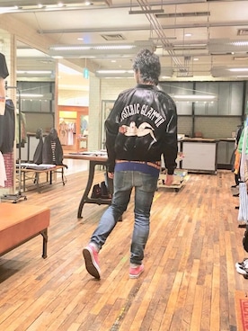 「スキニー」｜「アイテム（スカジャン）」を使った、K.ODAさん（メンズ・182cm）の秋コーディネート
