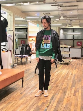 「スキニー」｜「アイテム（スカジャン）」を使った、K.ODAさん（メンズ・182cm）の秋コーディネート