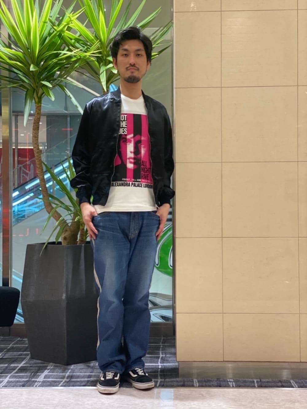 「デニム、Tシャツ、Hysteric Glamour、春コーデ、カジュアルコーデ、ヒステリックグラマー、ストリートコーデ、THE ROLLING STONES、アメカジコーデ、thee hysteric xxx」｜「HYSTERIC GLAMOURのストレートデニムパンツ（デニムパンツ、ブルー系）」を使った、K.ODAさん（メンズ・182cm）の春コーディネートの1枚目の写真
