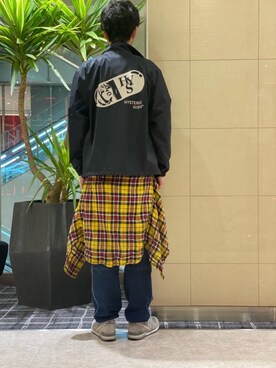 「長袖シャツ」｜「アイテム（ナイロンジャケット）」を使った、K.ODAさん（メンズ・182cm）の春コーディネート