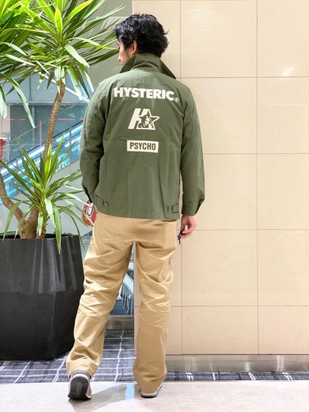 「Hysteric Glamour、シンプルコーデ、ヒステリックグラマー、ストリートコーデ、ミリタリーコーデ、アメカジコーデ、ロックコーデ」｜「HYSTERIC GLAMOURのSTAR-WOMANライナー付デッキジャケット（ミリタリージャケット、グリーン系）」を使った、K.ODAさん（メンズ・182cm）の秋コーディネートの1枚目の写真