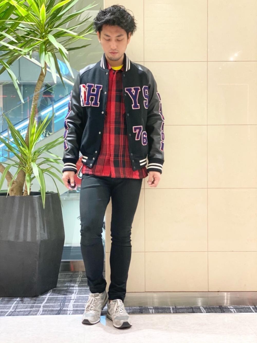 「デニム、Hysteric Glamour、シンプルコーデ、ヒステリックグラマー、ストリートコーデ、アメカジコーデ、ロックコーデ」｜「HYSTERIC GLAMOURのHYSTERIC LOGOワッペン CPOシャツ（シャツ/ブラウス、レッド系）」を使った、K.ODAさん（メンズ・182cm）の秋コーディネートの1枚目の写真