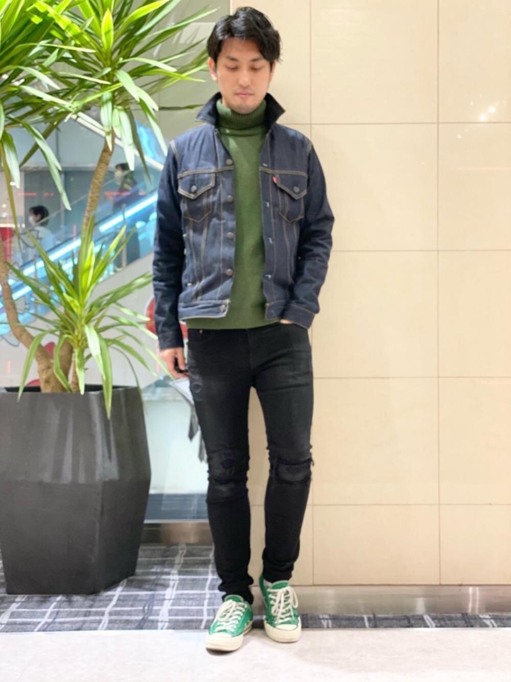 「デニム、スキニー、Hysteric Glamour、シンプルコーデ、ヒステリックグラマー、ストリートコーデ、アメカジコーデ、ロックコーデ」｜「HYSTERIC GLAMOURのデニムトラッカージャケット（デニムジャケット、ブルー系）」を使った、K.ODAさん（メンズ・182cm）の秋コーディネートの1枚目の写真