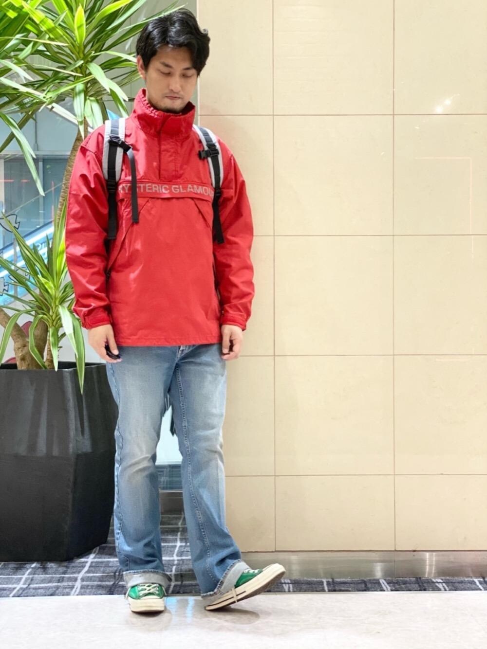 「デニム、Hysteric Glamour、シンプルコーデ、ヒステリックグラマー、ストリートコーデ、秋コーデ、アメカジコーデ、ロックコーデ」｜「HYSTERIC GLAMOURのHYSTERIC-SPORTS-LOGOpt プルオーバージャケット（ブルゾン、レッド系）」を使った、K.ODAさん（メンズ・182cm）の冬コーディネートの1枚目の写真