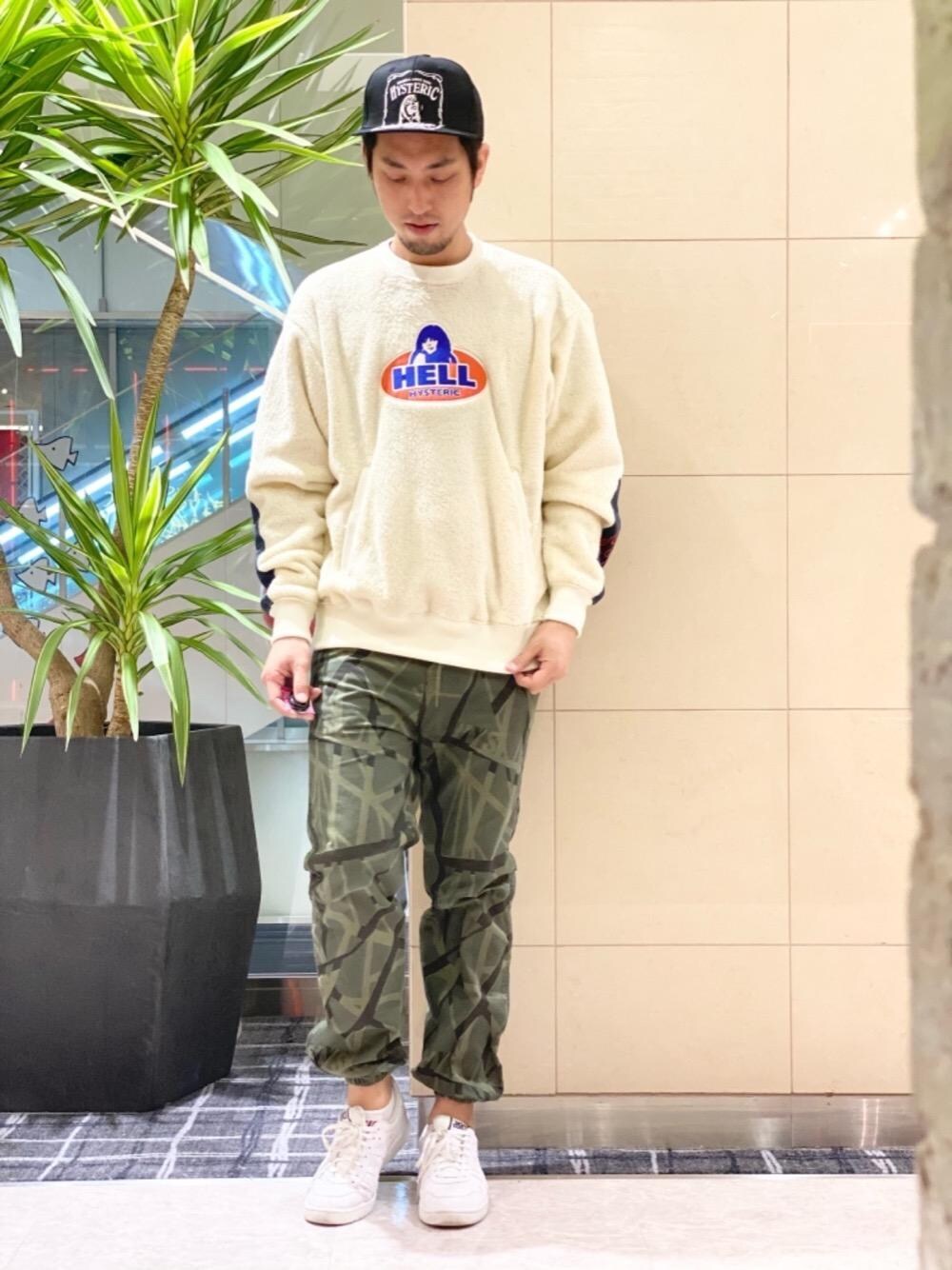 「Hysteric Glamour、シンプルコーデ、ヒステリックグラマー、ストリートコーデ、ミリタリーコーデ、アメカジコーデ、ロックコーデ」｜「HYSTERIC GLAMOURのHYS WHISKY柄 刺繍キャップ（キャップ、ブラック系）」を使った、K.ODAさん（メンズ・182cm）の冬コーディネートの1枚目の写真