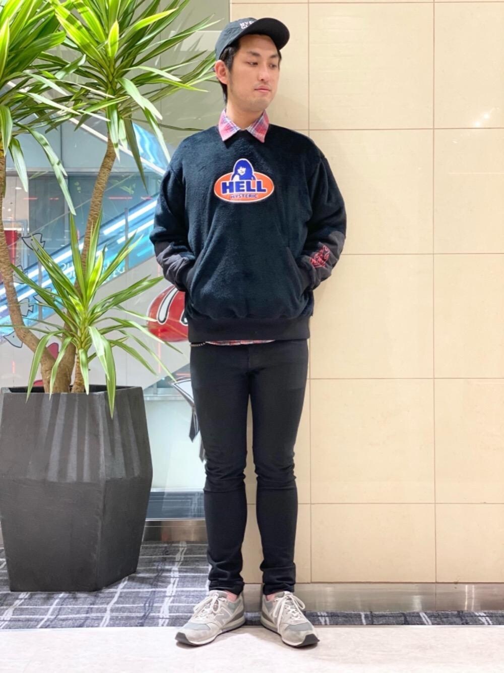 「デニム、スキニー、Hysteric Glamour、シンプルコーデ、ヒステリックグラマー、ストリートコーデ、アメカジコーデ、ロックコーデ」｜「HYSTERIC GLAMOURのHYS SYMBOL LOGO 刺繍キャップ（キャップ、ブラック系）」を使った、K.ODAさん（メンズ・182cm）の冬コーディネートの1枚目の写真