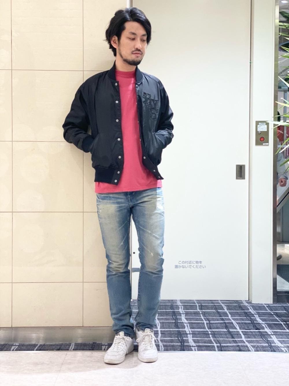 「ロンT、Hysteric Glamour、シンプルコーデ、ヒステリックグラマー、ストリートコーデ、アメカジコーデ、ロックコーデ、でにむ」｜「HYSTERIC GLAMOURのRW CLASH加工デニムスリムストレートパンツ（デニムパンツ、ブルー系）」を使った、K.ODAさん（メンズ・182cm）の春コーディネートの1枚目の写真