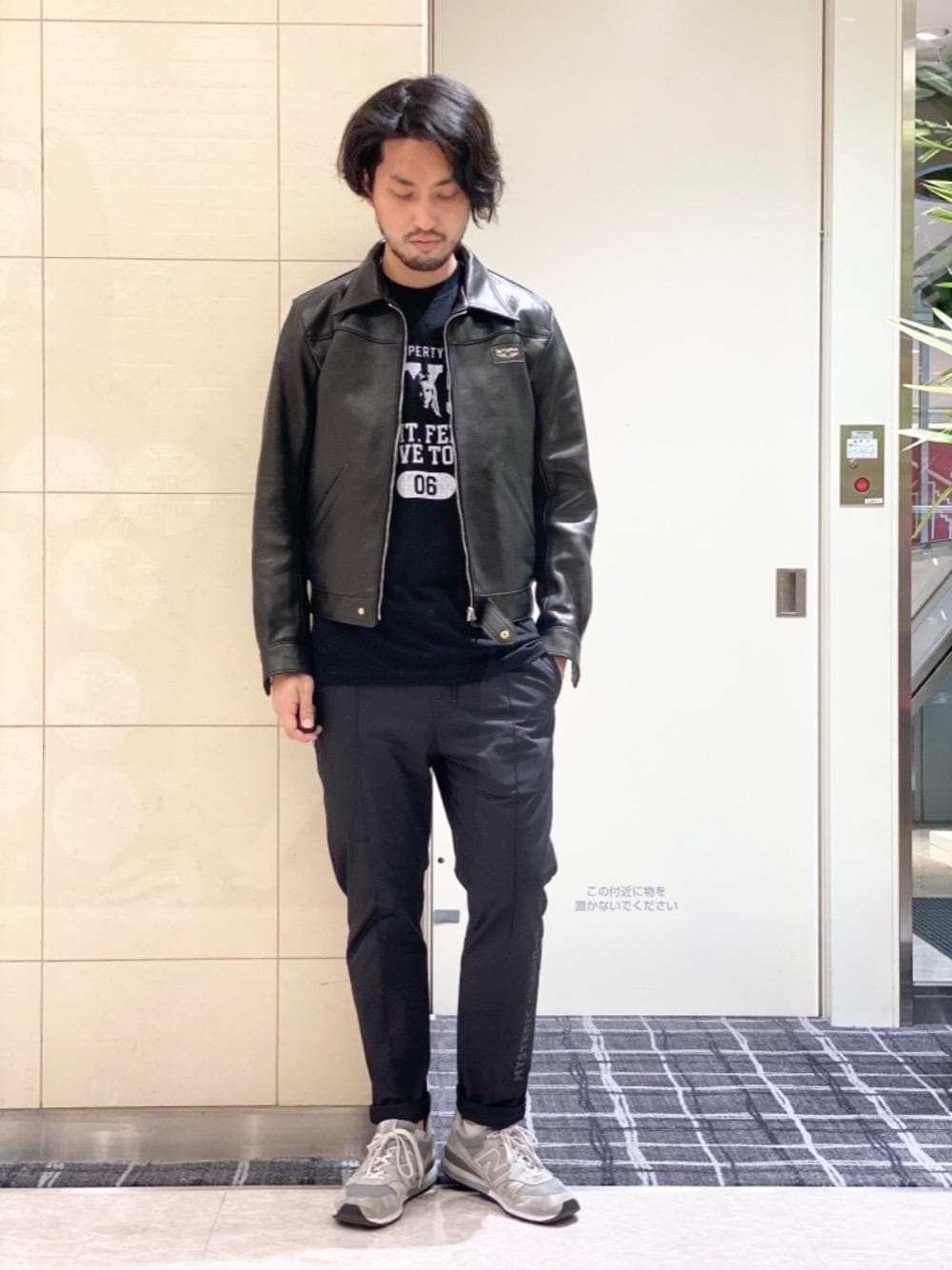 「シンプルコーデ、夏コーデ、ヒステリックグラマー、ストリートコーデ、アメカジコーデ、ロックコーデ、春こーで、HYSTERIC GLAMOUR」｜「HYSTERIC GLAMOURのLewis Leathers/COUNTRYMAN JACKET（その他アウター、ブラック系）」を使った、K.ODAさん（メンズ・182cm）の春コーディネートの1枚目の写真