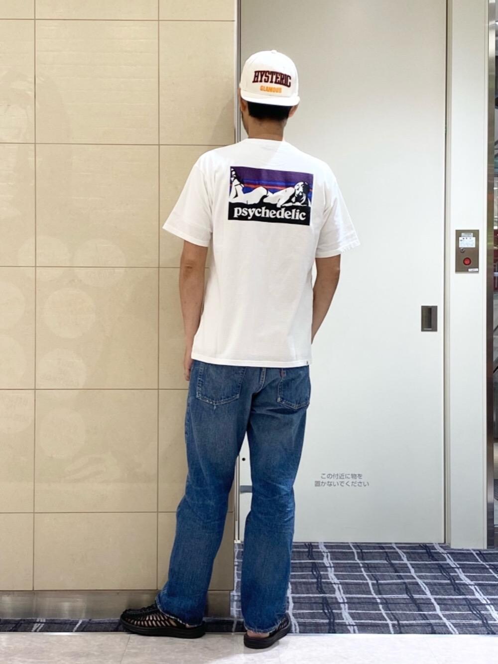 「シンプルコーデ、ヒステリックグラマー、ストリートコーデ、アメカジコーデ、ロックコーデ、でにむ、hysteric glamour」｜「HYSTERIC GLAMOURのPSYCHEDELIC Tシャツ（Tシャツ/カットソー、ホワイト系）」を使った、K.ODAさん（メンズ・182cm）の夏コーディネートの1枚目の写真
